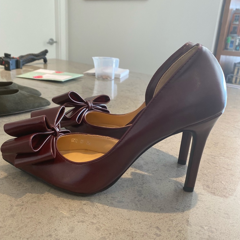 Wine color High-heel US 7.5-8 size, never used